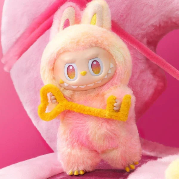 POP MART LABUBU THE MONSTERS BIG INTO ENERGY LOYALTY PELUŞ FİGÜR - Cece Decór