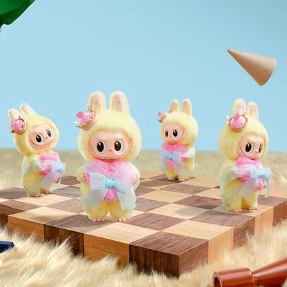 POP MART LABUBU THE MONSTERS LET’S CHECKMATE SERİSİ PELUŞ ASKI KART - Cece Decór